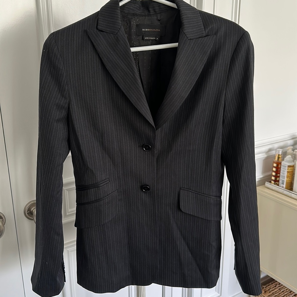 BCBG single breasted blazer.. size M